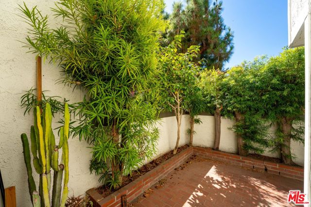 Drew Fenton | 17087 Palisades Circle Pacific Palisades CA | MLS: 7324465