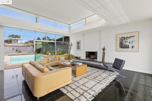 7145 View Ave, El Cerrito CA: https://media.crmls.org/mediaz/f07fa612-3a69-4b48-a9a9-22aa34d50abe.jpg