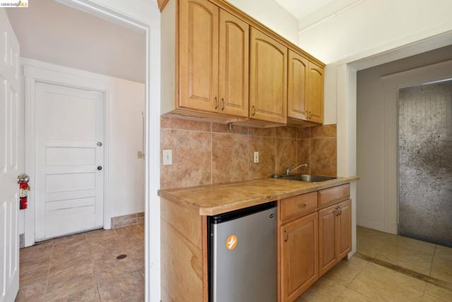 1718 Bancroft Way, Berkeley CA: https://media.crmls.org/mediaz/f07feb44-40ce-4a65-b8be-d0625f7c7dcf.jpg