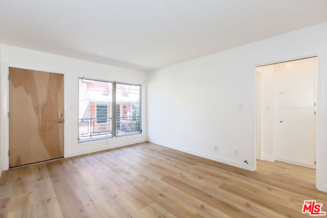1268 N SWEETZER Avenue, West Hollywood CA: https://media.crmls.org/mediaz/f0801b00-1237-4169-8857-3b1bc987e996.jpg