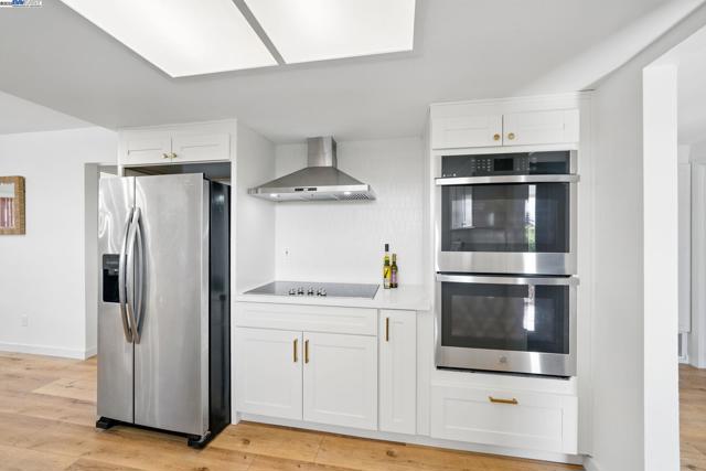 35 San Joaquin Pl, Novato CA: https://media.crmls.org/mediaz/f0801ebd-823e-4257-9731-4564b0009cfb.jpg