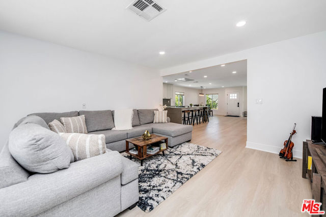 11415 Mcdonald Street, Culver City CA: https://media.crmls.org/mediaz/f0805660-762d-404f-9f67-48b7fff34982.jpg