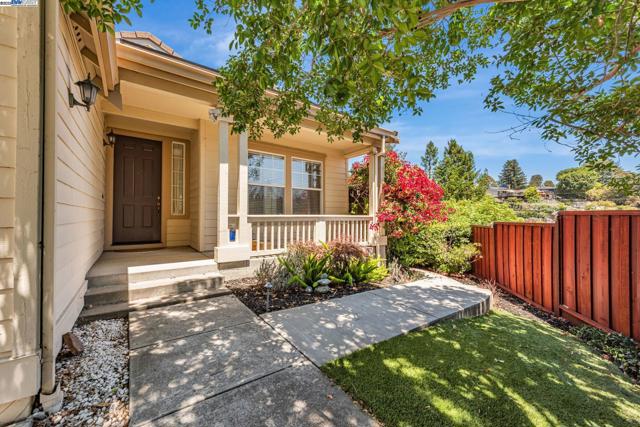 2578 Ridge Crest Ct., Castro Valley CA: https://media.crmls.org/mediaz/f080939d-9a71-4454-aebc-5a7f7330ac3d.jpg