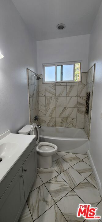 https://media.crmls.org/mediaz/f080e2e0-a208-4f76-8221-ea322a093936.jpg?preset=X-Large