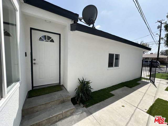 11852 Gale Avenue, Hawthorne, California 90250, 3 Bedrooms Bedrooms, ,2 BathroomsBathrooms,Single Family Residence,For Sale,Gale,24395807