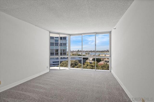 1820 Avenida Del Mundo, Coronado CA: https://media.crmls.org/mediaz/f08155f1-c50f-4ffd-a8c8-5fd432e71571.jpg