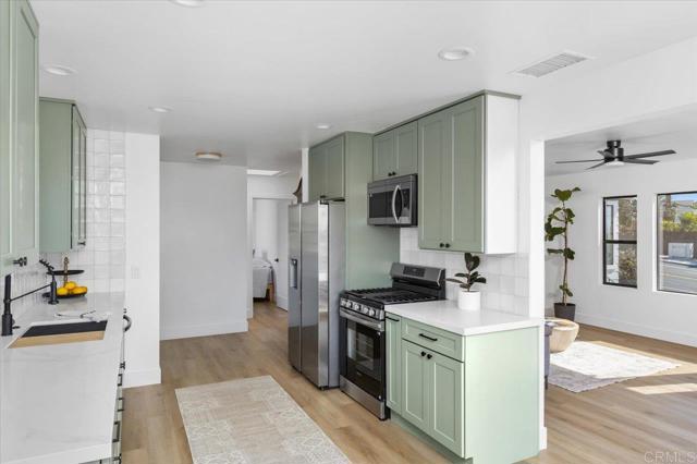 Detail Gallery Image 9 of 38 For 3630 Donna Dr, Carlsbad,  CA 92008 - 3 Beds | 2 Baths