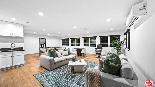 18762 Wells Drive, Tarzana CA: https://media.crmls.org/mediaz/f0822acf-8244-4eb1-8b10-d893f3646241.jpg