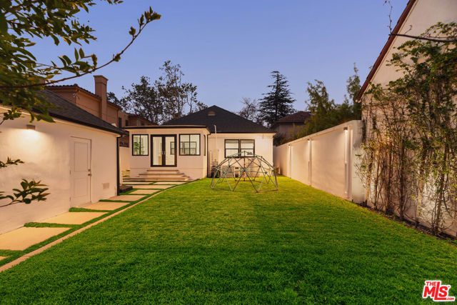 324 15th Street, Santa Monica CA: https://media.crmls.org/mediaz/f08366a1-79b4-4533-b7e0-53157f5d5097.jpg