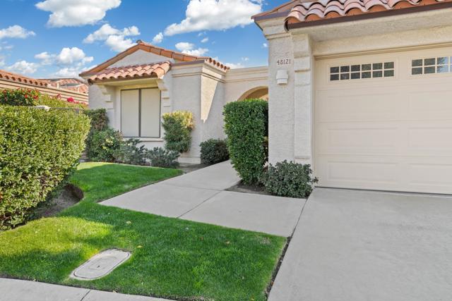 48121 Cll Seranas, La Quinta CA: https://media.crmls.org/mediaz/f0837a06-262e-47f3-a438-2a0f0f5b88e5.jpg