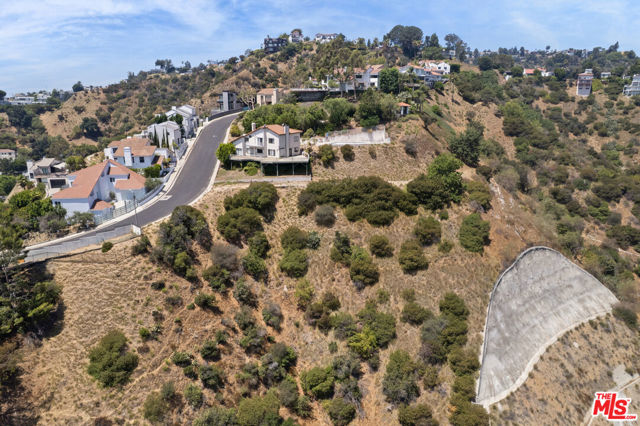 1842 N Crescent Heights Boulevard, Los Angeles CA: https://media.crmls.org/mediaz/f084646a-7470-472f-ba9f-5e5766526ac4.jpg