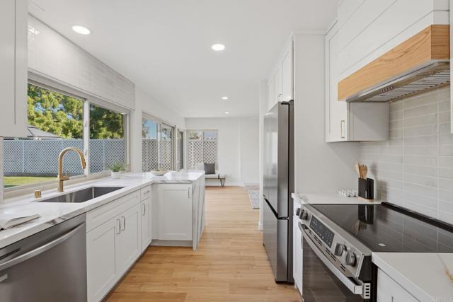 Detail Gallery Image 12 of 42 For 13879 Paseo Cardiel, San Diego,  CA 92129 - 4 Beds | 2/1 Baths