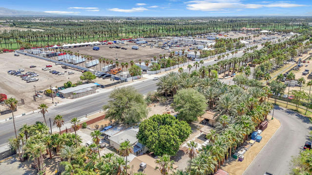 50351 Monroe Street, Indio CA: https://media.crmls.org/mediaz/f0854368-0572-47d9-a157-45de42b5f18a.jpg