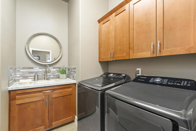 187 Kavenish Drive, Rancho Mirage CA: https://media.crmls.org/mediaz/f085653a-091f-43d4-90e0-8085ea982c8e.jpg