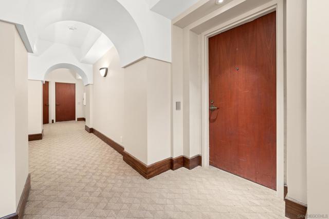 200 Harbor Dr, San Diego CA: https://media.crmls.org/mediaz/f0856c88-573c-42bc-858a-8d6f57e64d2b.jpg