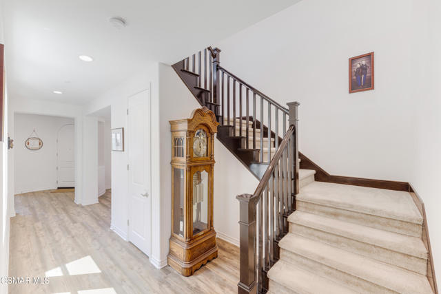12809 Lone Trail Court, Moorpark CA: https://media.crmls.org/mediaz/f085bb0e-1cff-4318-9a2c-c9e5da01c924.jpg