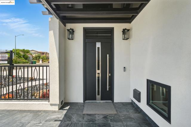 13462 Campus drive, Oakland CA: https://media.crmls.org/mediaz/f085f382-3bdc-4844-b48c-d75fb5b3b6a1.jpg