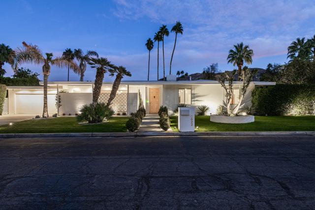 2622 S Calle Palo Fierro, Palm Springs CA: https://media.crmls.org/mediaz/f0861bcb-f09a-403f-8c68-0812172806c2.jpg