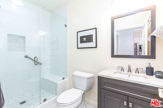 1709 Buckingham Road, Los Angeles CA: https://media.crmls.org/mediaz/f08669db-c4df-4627-b3f1-8e4414a07a8d.jpg