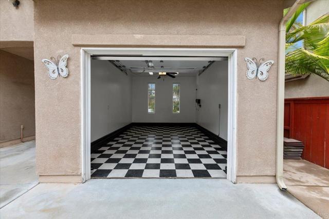320 Crownview Ct, San Marcos CA: https://media.crmls.org/mediaz/f0866ca6-1af8-4c30-9e23-c7c0e31f5a23.jpg