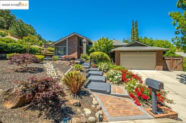 1431 Huston Rd, Walnut Creek CA: https://media.crmls.org/mediaz/f087feba-de3d-464d-a6df-aaccc2907d90.jpg