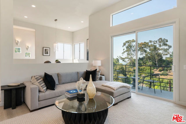 7209 Sunnydip Trail, Los Angeles CA: https://media.crmls.org/mediaz/f0888ace-f3f2-45f3-9e0f-1c8e8241fe5c.jpg