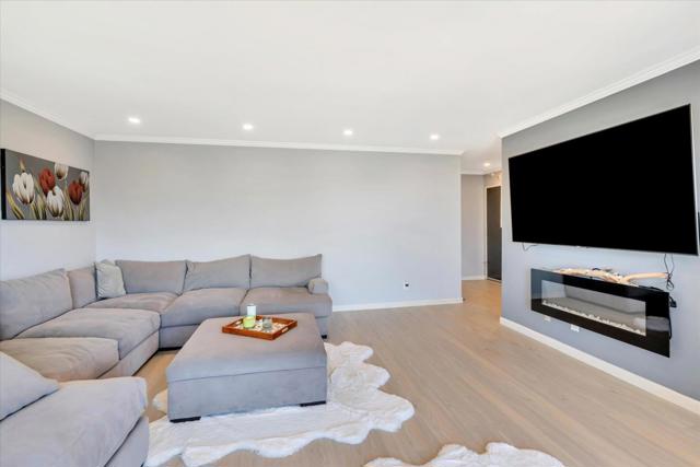 8 admiral, Emeryville CA: https://media.crmls.org/mediaz/f088d956-2654-436a-81ee-73049035669f.jpg