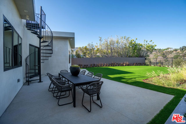 286 Quadro Vecchio Drive, Pacific Palisades CA: https://media.crmls.org/mediaz/f088dfde-b76c-4a3a-b128-b2dda0ff1c51.jpg