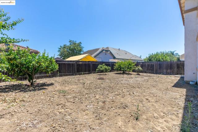 78 Vella Circle, Oakley CA: https://media.crmls.org/mediaz/f0890265-dde0-4997-9d46-fd45b47c0e19.jpg