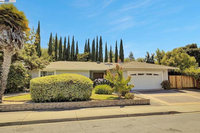 41025 Pajaro Dr, Fremont CA: https://media.crmls.org/mediaz/f089c588-bd76-4470-b39e-5a208ffb015f.jpg