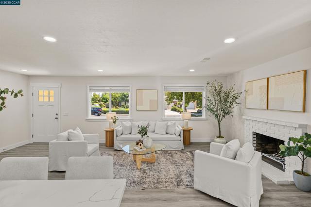 3319 Claudia Dr, Concord CA: https://media.crmls.org/mediaz/f089e606-5154-4b62-a388-d5f71df6a012.jpg