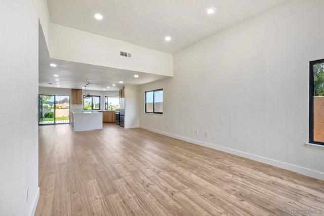 13356 Corte De Comares, San Diego CA: https://media.crmls.org/mediaz/f08aaa09-2c61-4fbc-b273-31cb18fbcb6d.jpg