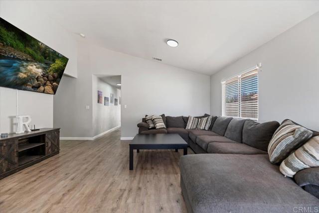 Detail Gallery Image 9 of 63 For 13139 Clipper Drive, Victorville,  CA 92395 - 4 Beds | 2 Baths