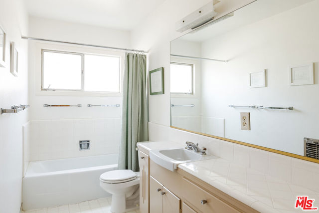 4110 Pine Avenue, Long Beach CA: https://media.crmls.org/mediaz/f08b234b-2c03-474e-81d7-59d3d7332518.jpg