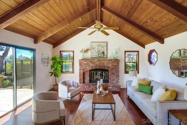 2336 Rancho Diego Ct, Escondido CA: https://media.crmls.org/mediaz/f08b58da-bc3a-4082-b7c2-3af634118812.jpg