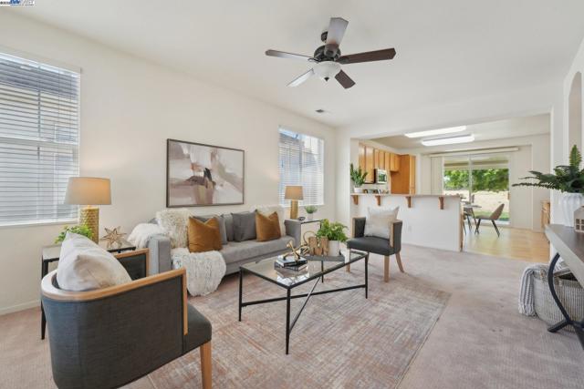 491 Central Park Pl, Brentwood CA: https://media.crmls.org/mediaz/f08b7d5f-a0bd-480f-81aa-2f99d01e80f9.jpg