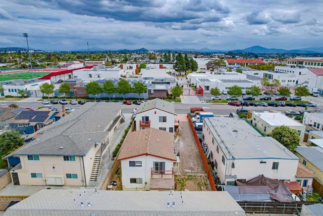 4410 12 Highland Ave, San Diego CA: https://media.crmls.org/mediaz/f08baeb2-1334-4a69-9b27-4b1940ade9d7.jpg