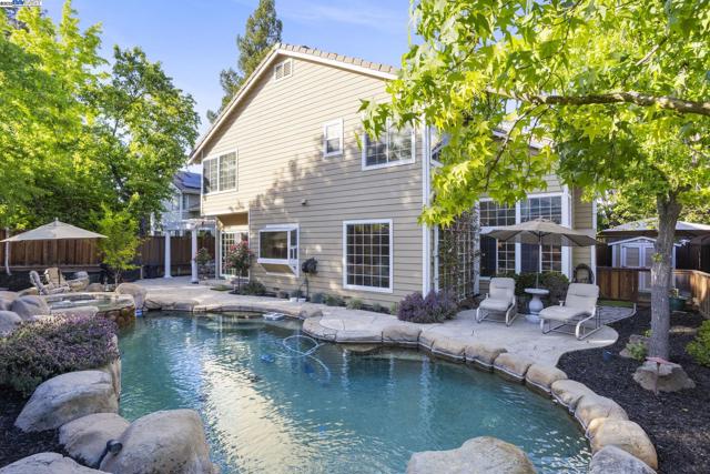 304 AVONDALE LANE, Livermore CA: https://media.crmls.org/mediaz/f08bcfbc-1ca3-46c0-bde7-c11f1815cbdb.jpg