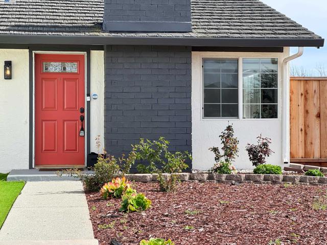 1300 Cirolero St, Milpitas CA: https://media.crmls.org/mediaz/f08c3f95-6523-4210-87fc-7cf287deec27.jpg