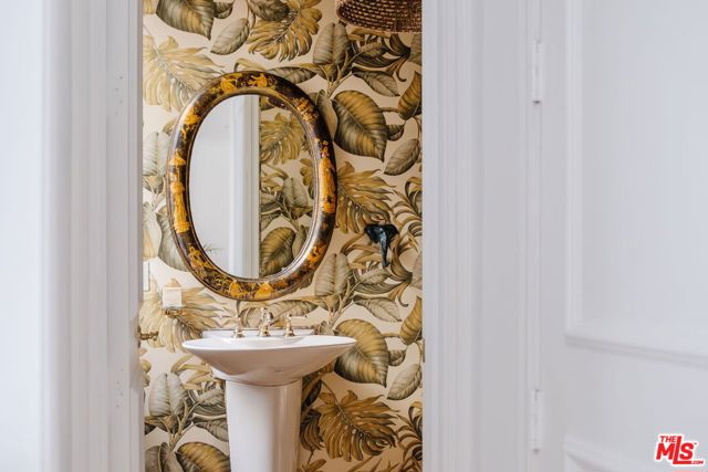 2227 Century Hill, Los Angeles CA: https://media.crmls.org/mediaz/f08c7b7b-0a40-41dd-aecc-91f5fd920d1d.jpg