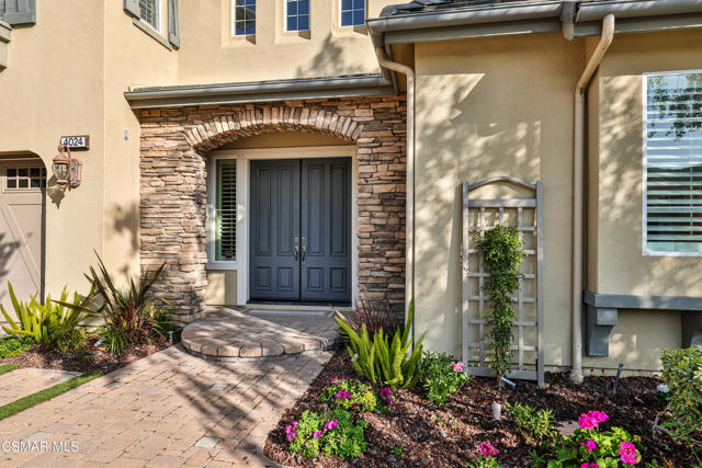 4024 Eagle Flight Drive, Simi Valley CA: https://media.crmls.org/mediaz/f08ca844-1998-4614-a85d-99a932073d30.jpg