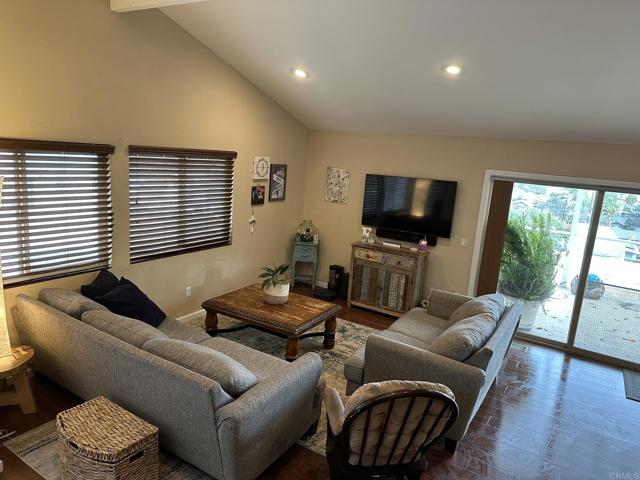 Home for Sale in Lakeside