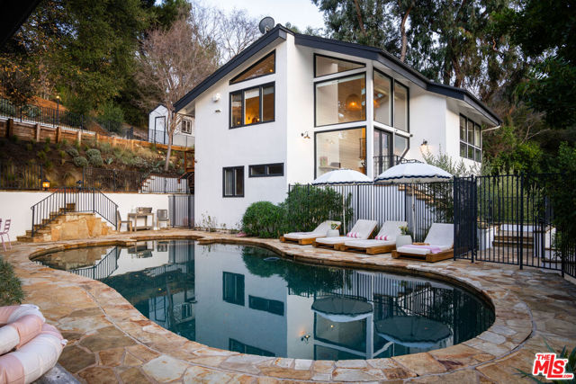 554 Mountain Green Drive, Calabasas CA: https://media.crmls.org/mediaz/f08d8371-61ab-4762-b1a4-f1de5c368b67.jpg