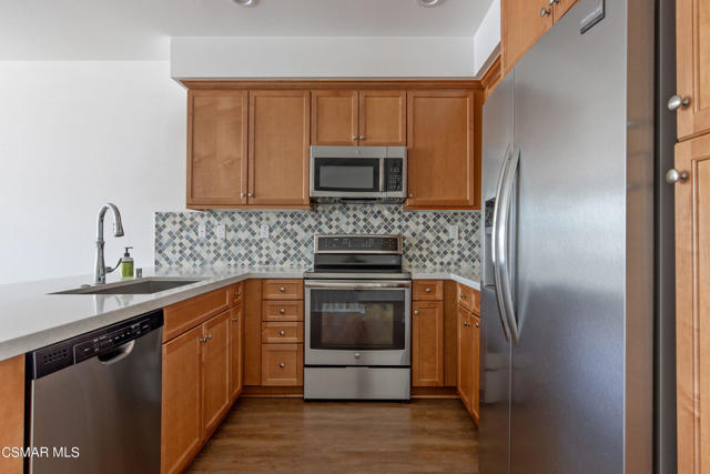 89 Jensen Court, Thousand Oaks CA: https://media.crmls.org/mediaz/f08defc4-656d-4f6e-9cd8-ae312a33bef1.jpg