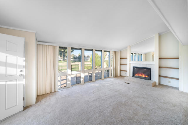 33440 Carlsbad Circle, Thousand Palms CA: https://media.crmls.org/mediaz/f08e6d16-ee93-4dc1-87e8-7d0225ff1253.jpg
