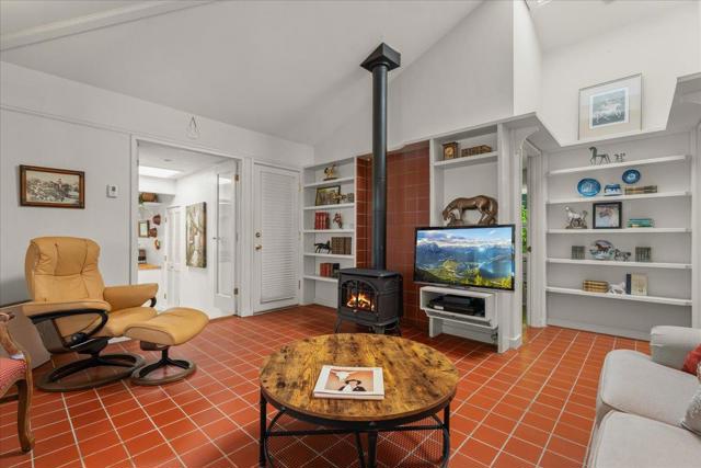 4711 Old San Jose Road, Soquel CA: https://media.crmls.org/mediaz/f08f17c7-b316-44dc-9e84-28e0b287ac9d.jpg