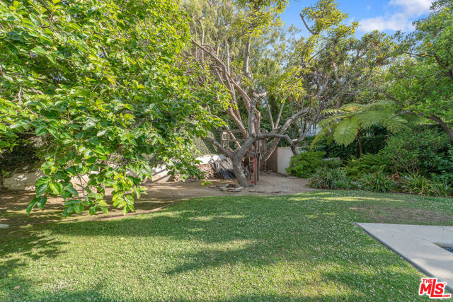 221 S Beverly Glen Boulevard, Los Angeles CA: https://media.crmls.org/mediaz/f08f6ab3-3224-44e7-8604-43b1844d199e.jpg