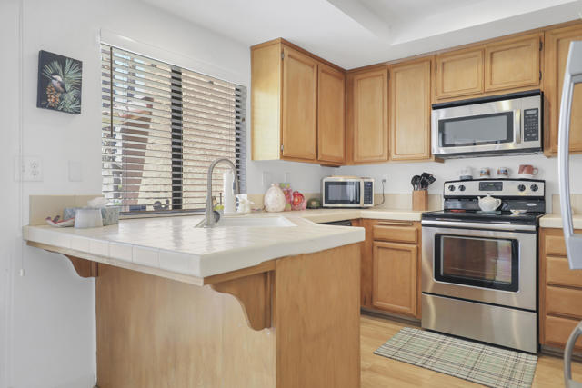 42285 Sultan Avenue, Palm Desert CA: https://media.crmls.org/mediaz/f08f9b10-3196-4047-96c9-72a5223067ca.jpg