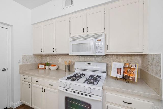 Detail Gallery Image 8 of 26 For 11182 1/2 Portobelo Drive, San Diego,  CA 92124 - 2 Beds | 2 Baths