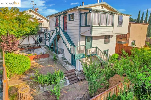 3757 Lincoln Ave, Oakland CA: https://media.crmls.org/mediaz/f0911ea7-bc13-4a1f-85e7-f11c536fdb95.jpg